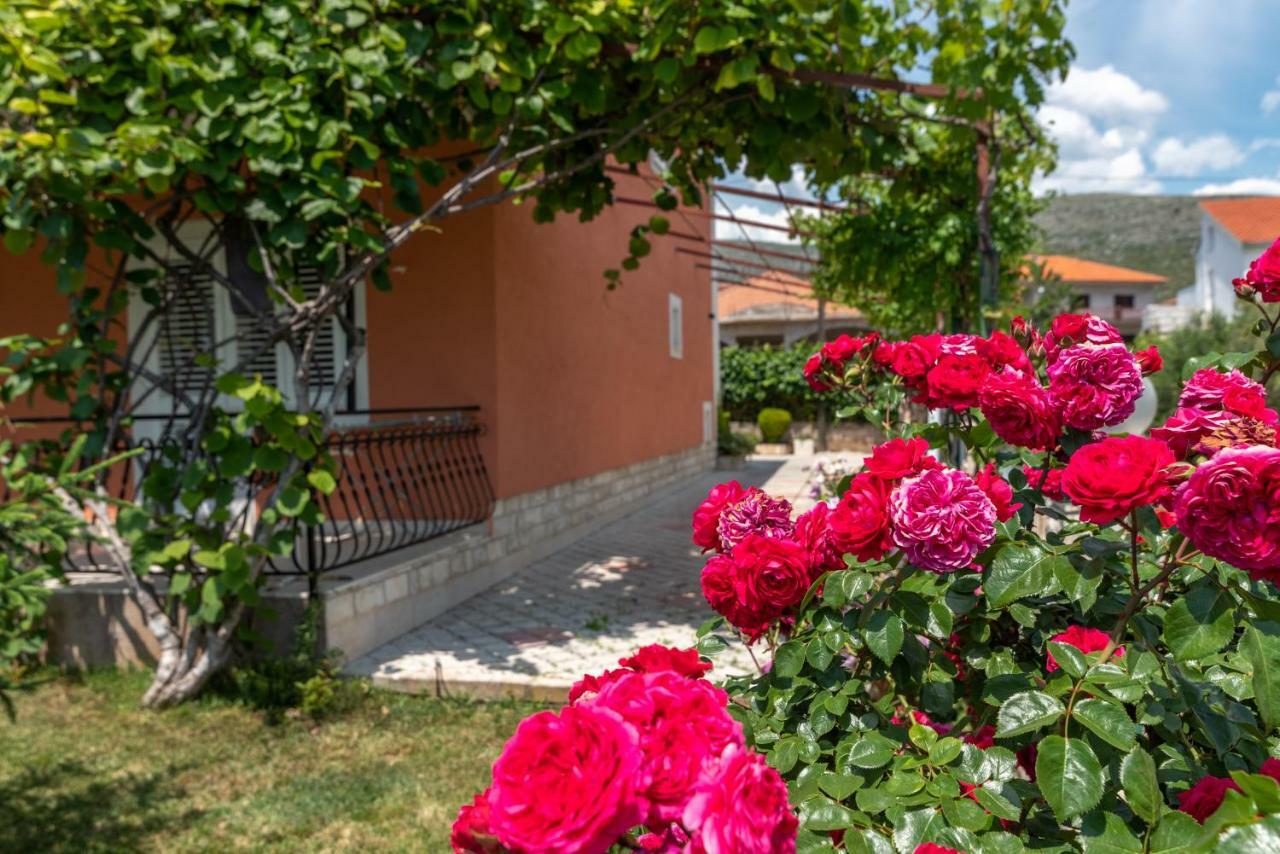 Marinella Apartment Trogir Bagian luar foto
