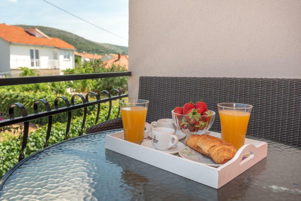 Marinella Apartment Trogir Bagian luar foto