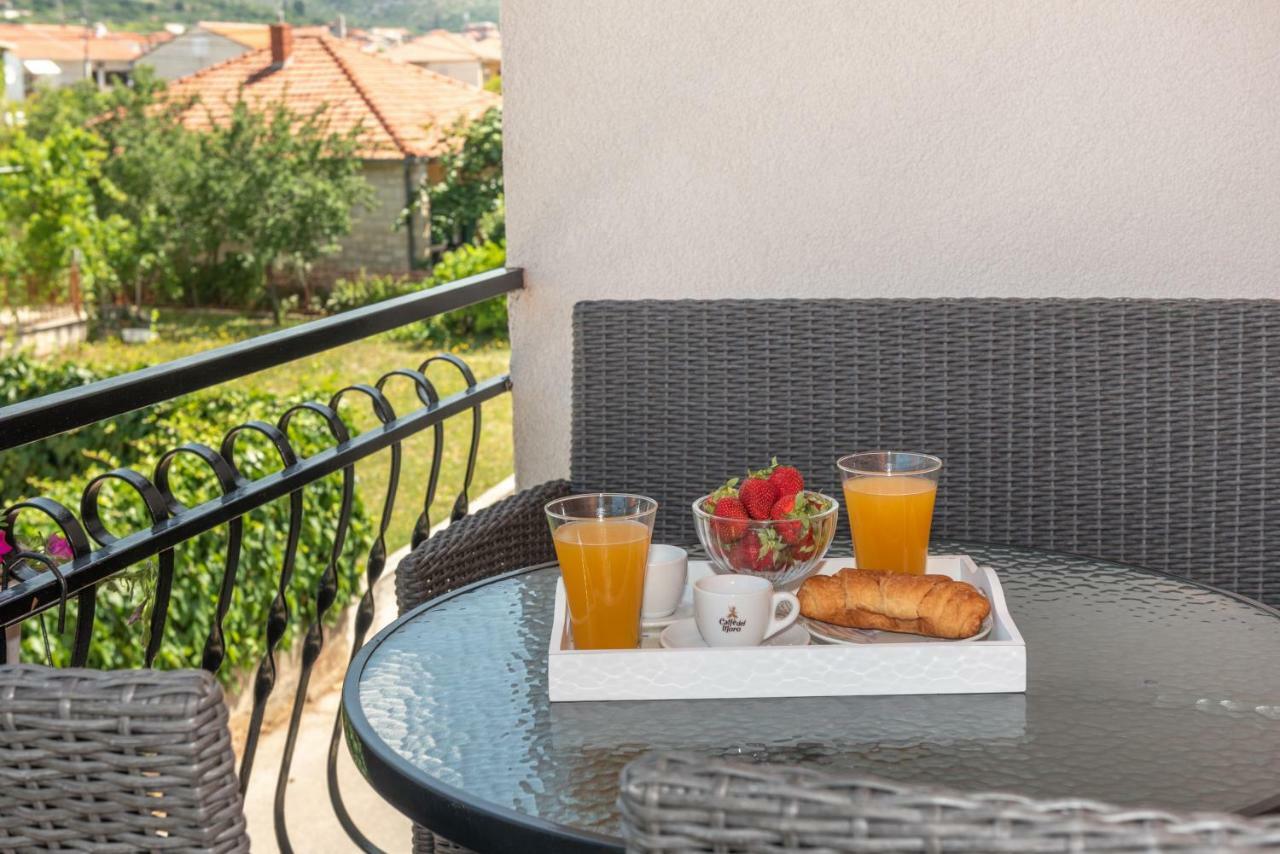 Marinella Apartment Trogir Bagian luar foto